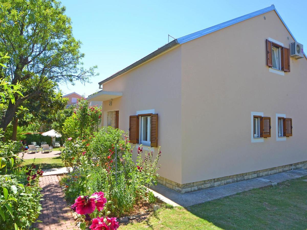 Holiday Home Mihovilka Sveti Filip i Jakov Bagian luar foto