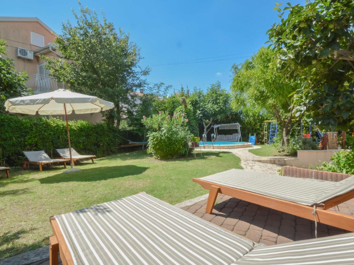 Holiday Home Mihovilka Sveti Filip i Jakov Bagian luar foto
