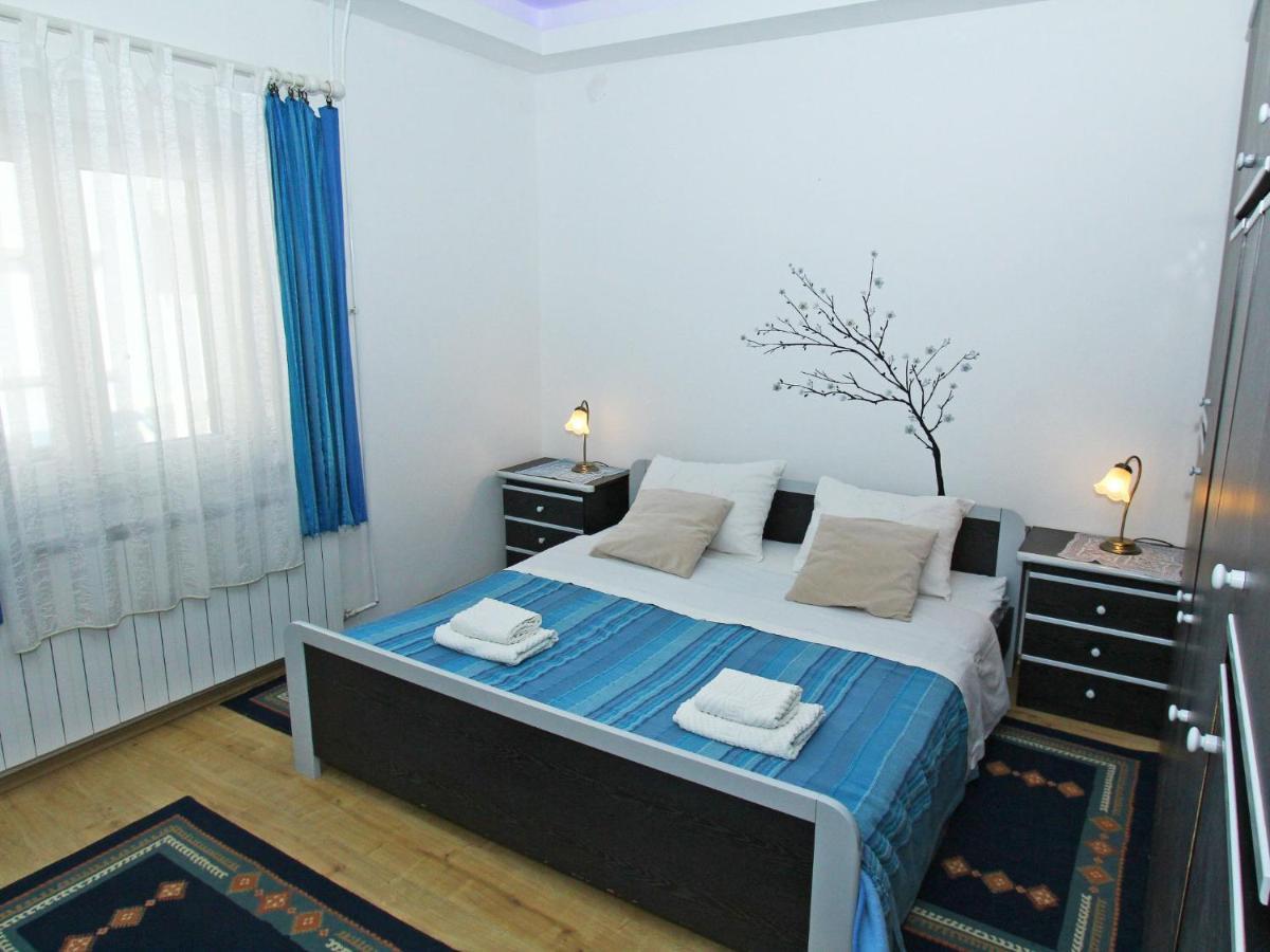 Holiday Home Mihovilka Sveti Filip i Jakov Bagian luar foto