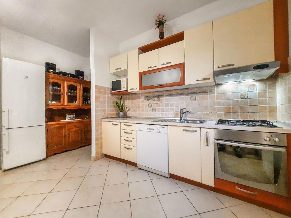 Holiday Home Mihovilka Sveti Filip i Jakov Bagian luar foto